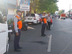 Sinergi Polsek Bontoala dan Dishub Wujudkan Ketertiban Lalu Lintas di Jalan Masjid Raya