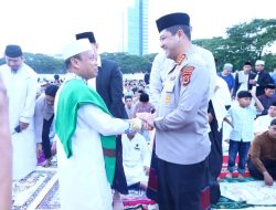 Kapolrestabes Makassar dan Jajaran Tunaikan Shalat Idul Adha 1446 H di Lapangan Karebosi