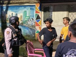 Polisi Bubarkan Pemuda Nongkrong di Jalan Saat Patroli Malam di Makassar