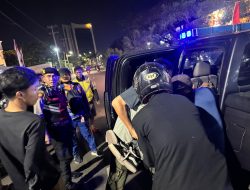 Patroli Samapta Polrestabes Makassar Sigap Evakuasi Korban Laka Lantas ke Rumah Sakit