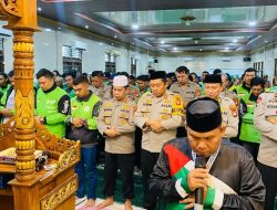 Polrestabes Makassar Bersama Komunitas Ojol Gelar Shalat Ghaib dan Doa Bersama