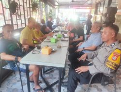 Bhabinkamtibmas Sawerigading Beri Edukasi Kamtibmas saat Sambang Warga