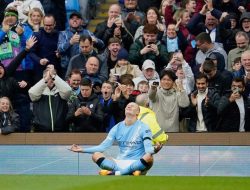 Haaland Cetak Brace, Manchester City Libas Manchester United
