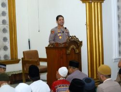 Kapolrestabes Makassar Ajak Jamaah Masjid Perkuat Kamtibmas Lewat Safari Subuh
