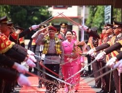 Polda Sulsel Gelar Tradisi Penyambutan Kapolda Baru dan Pelepasan Irjen Pol. Drs. Rusdi Hartono di Mako Polda Sulsel