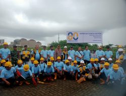Aksi Bersih Sungai Warnai Hari Bakti PU ke-80 di Kecamatan Manggala