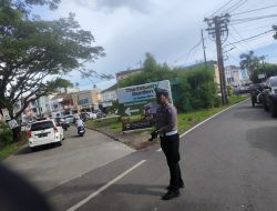 Polsek Tamalate Antisipasi Gangguan Lalin, Pasang Rambu dan Atur Arus Usai Tiang Listrik Tumbang