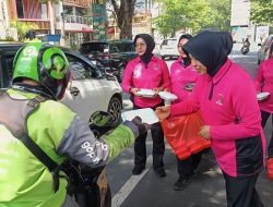 Aksi Sosial Jumat Berkah Polsek Ujung Pandang dan Bhayangkari