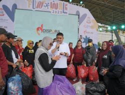 Jalan Santai Sambil Pungut Sampah, Cara Munafri Edukasi Masyarakat Jaga Kebersihan Kota