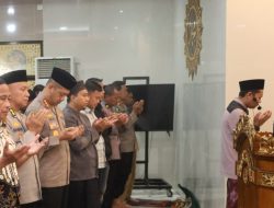 Polrestabes Makassar Gelar Sholat Ghoib untuk Korban Bencana Alam di Sumatra