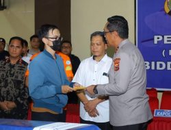 Biddokkes Polda Sulsel Serahkan 7 Jenazah Korban Pesawat ATR 42-500 kepada Keluarga