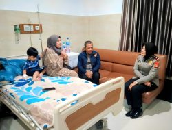 Wujud Empati, Kapolsek Panakkukang Jenguk Anak Personel yang Sakit