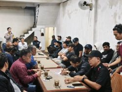 Bhabinkamtibmas dan Tiga Pilar Turun Tangan Redam Polemik Portal Jalan Antar Komplek
