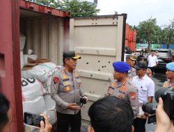 Polda Sulsel Kirim Bantuan Kemanusiaan untuk Korban Bencana Alam di Sumatera