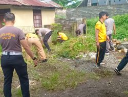 Jumat Bersih, Personel Polsek Biringkanaya Gelar Kerja Bakti di Halaman Mako