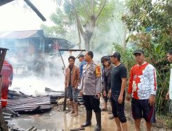 Bhabinkamtibmas Berua Bergerak Cepat Amankan Lokasi Kebakaran di Telkomas