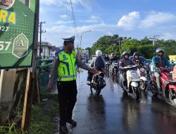 Kemacetan di Jembatan Barombong, Ini yang Dilakukan Personel Polsek Tamalate