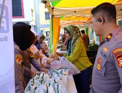Polrestabes Makassar Gelar Gerakan Pangan Murah Serentak, Warga Antusias Berbelanja