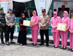 Kapolsek Biringkanaya Tinjau Pos Yan Terminal Daya, Bhayangkari Serahkan Bingkisan