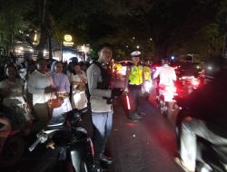 Personel Jajaran Polrestabes Makassar Jaga Keamanan Ibadah di Gereja