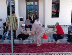 Jumat Barokah, Wujud Nyata Polsek Makassar Mendekatkan Diri dengan Masyarakat