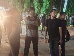 Lanjutan Aksi Malam Hari Peringatan Hardiknas, Kapolrestabes Makassar Turun Langsung Bubarkan Aksi Tutup Jalan di Sekitar UNM