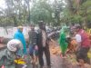Respon Cepat Polsek Ujung Pandang Tangani Pohon Tumbang Akibat Cuaca Ekstrem